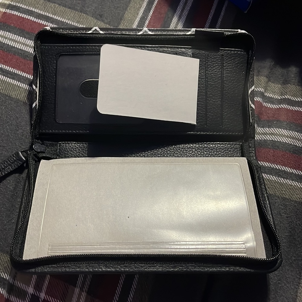 Barely used zip around checkbook cover in black/white with minor imperfections - Picture 5 of 6